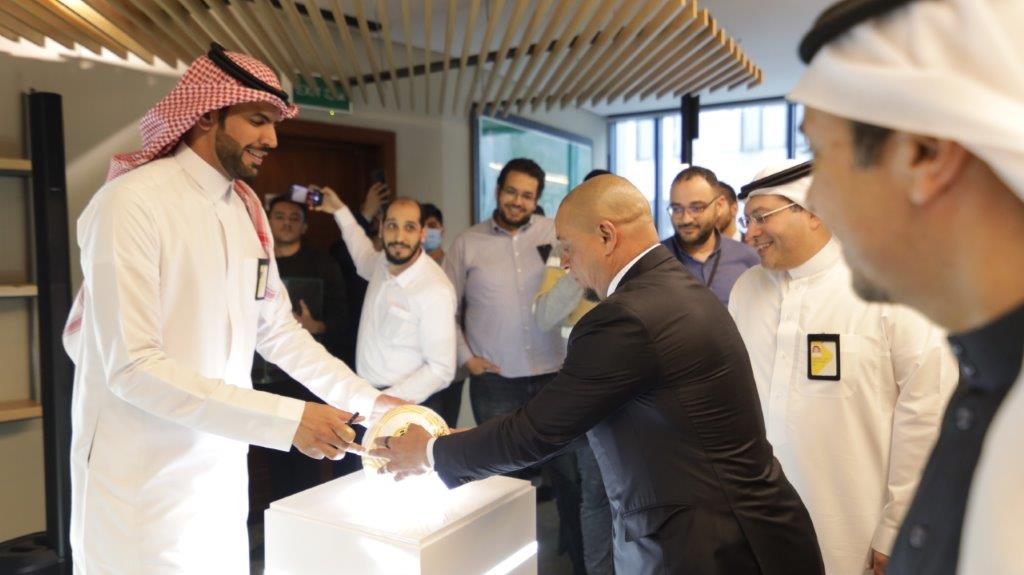 جانب من توقيع اتفاقية بين البنك السعودي للاستثمار و شركة يوداسيتي