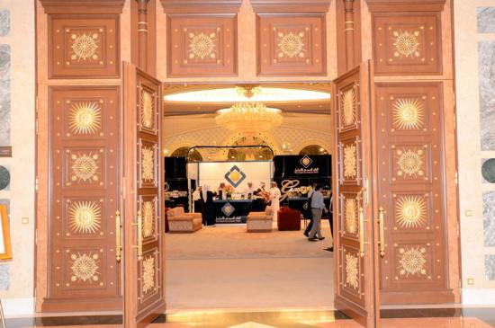 معرض المقتنيات العالمية الفاخرة