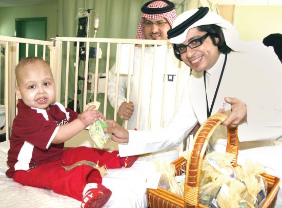  السيد سامر الريان يسلم مبلغ التبرع عن حملة رمضان الخيرية في صفحة الفيس بوك للسيد طارق العشيوي 