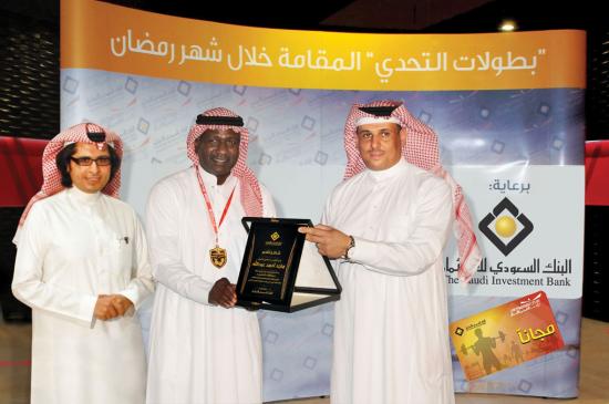  السيد سامر الريان يسلم مبلغ التبرع عن حملة رمضان الخيرية في صفحة الفيس بوك للسيد طارق العشيوي 