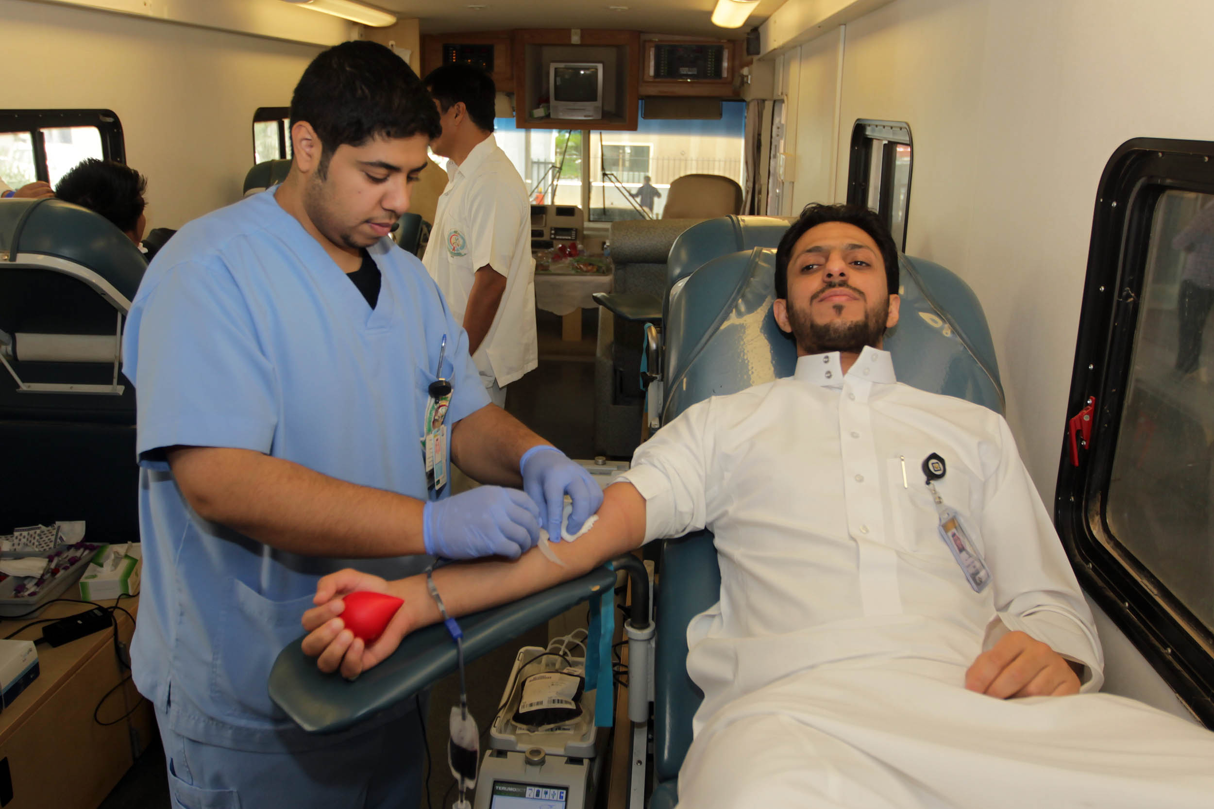 حملة التبرع بالدم دعماً لقواتنا المشاركة في عاصفة الحزم