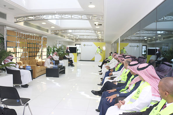 البنك يكرم موظفيه اعضاء 
