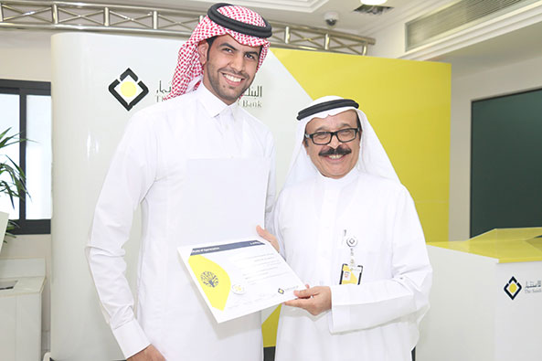 البنك يكرم موظفيه اعضاء 