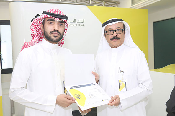 البنك يكرم موظفيه اعضاء 