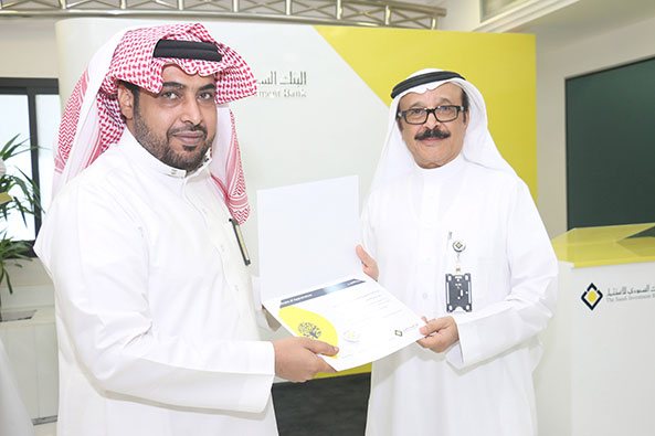 البنك يكرم موظفيه اعضاء 